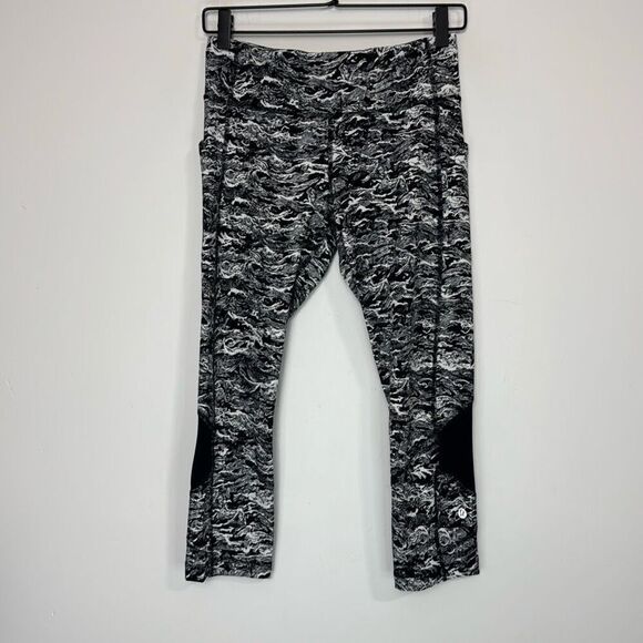 Lululemon Athletica Pace Rival Crop 6 - Picture 2 of 9